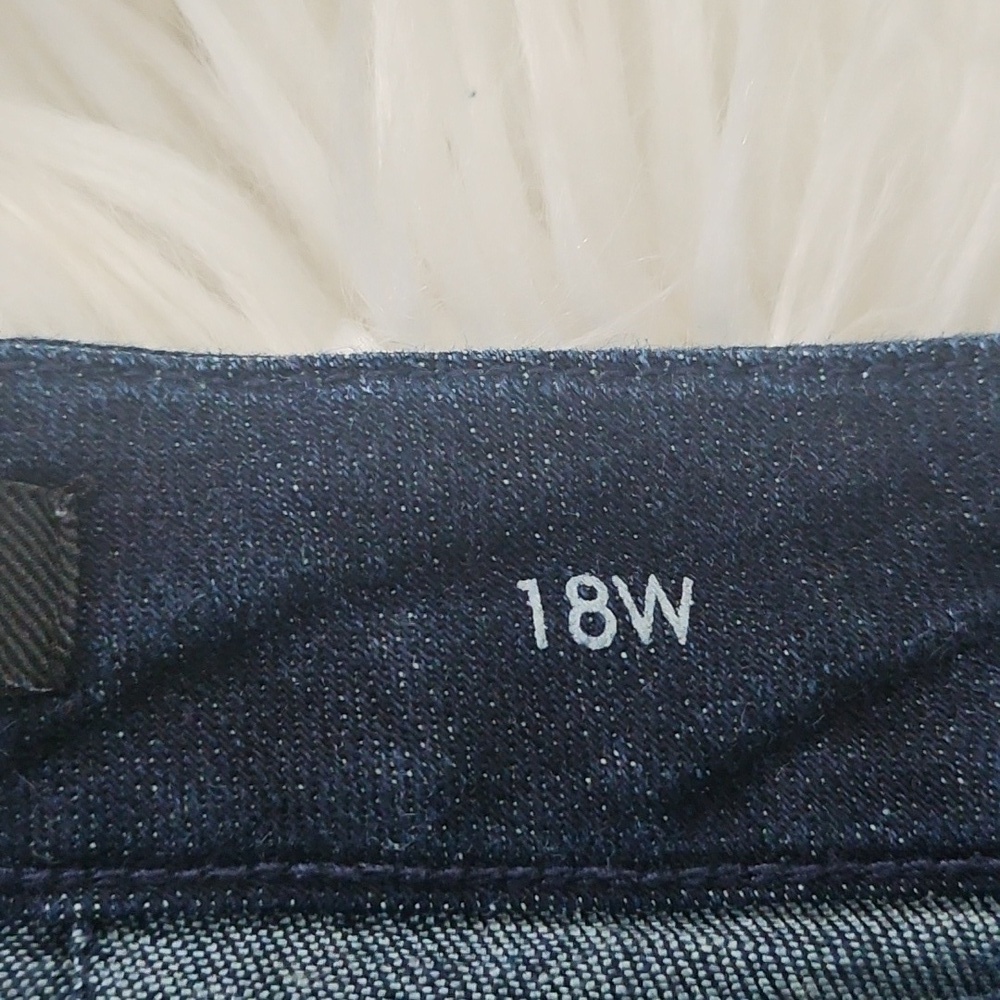 Liverpool The Trouser Short Dark Blue Cuffed Jean Shorts with 5.5" Inseam - Picture 7 of 12